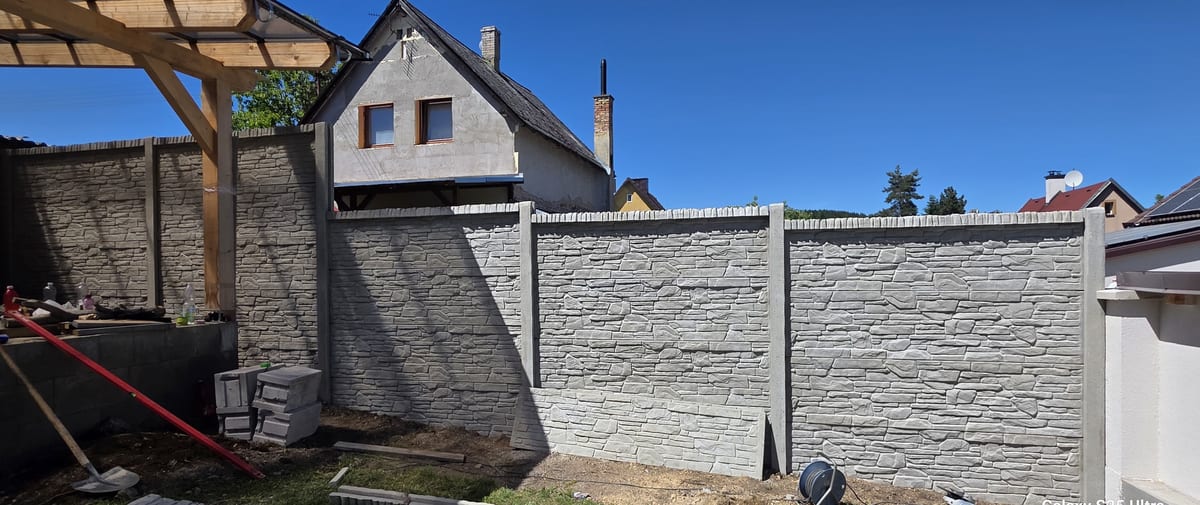 Realizace betonového plotu VM BETON 25